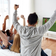 supporter-football-devant-television