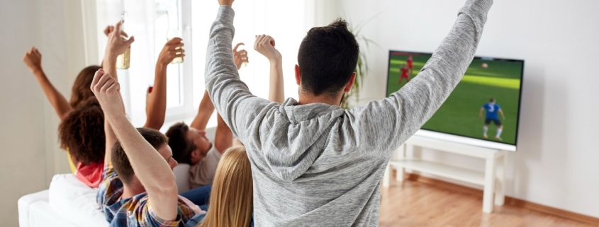supporter-football-devant-television